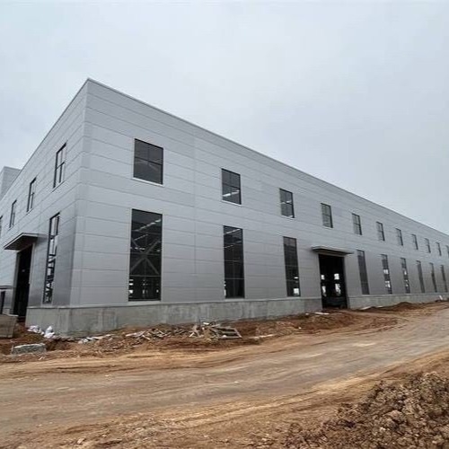 Specjalistyczne warsztaty składowe prefabrykowanych konstrukcji stalowych